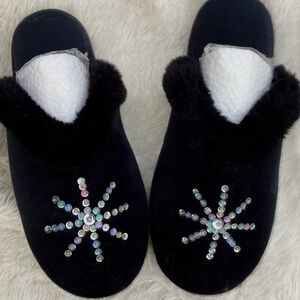 Women’s Isontoner Plush Black Slippers